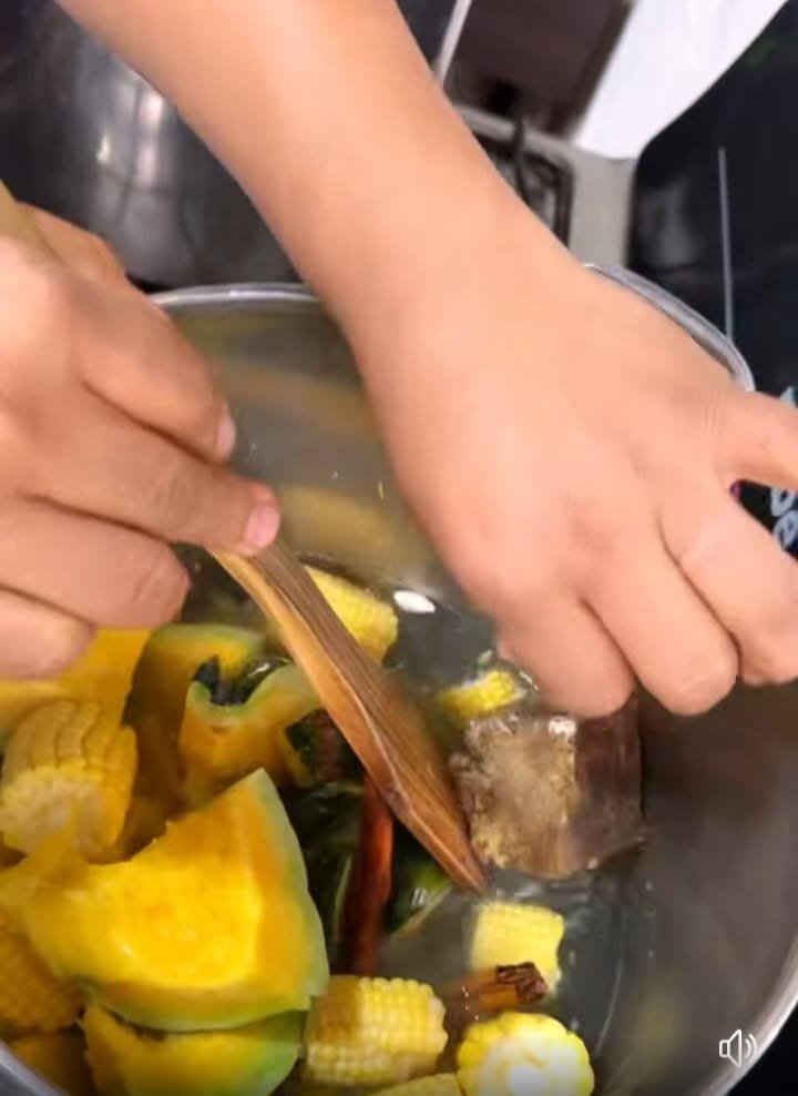   Preparando el dulce de ayote. Foto: Mirna Alvarado. 